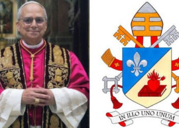 Vaticano divulga brasão, lema e assinatura do Papa