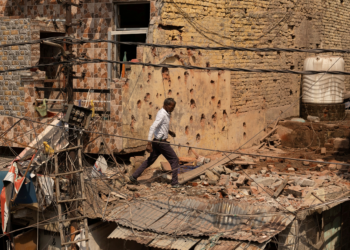 Explosões são relatadas após Índia e Paquistão concordarem com cessar-fogo