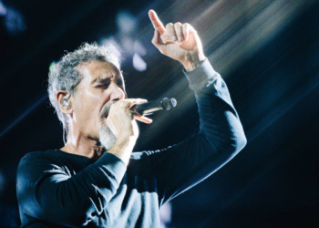 System of a Down, mesmo sob chuva, incendeia São Paulo em primeiro dos shows na cidade