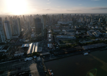 Cursos de inglês treinam para a COP30 policiais e funcionários de bares e hotéis de Belém