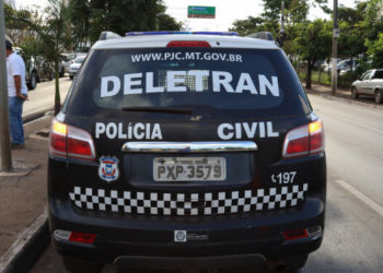 Homem perde controle de moto, cai em avenida e morre