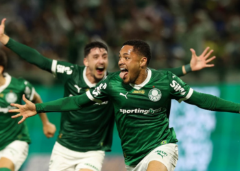 Palmeiras vence São Paulo e assume liderança isolada do Brasileirão