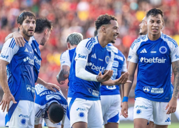 Cruzeiro dá show na Ilha do Retiro e goleia o Sport 