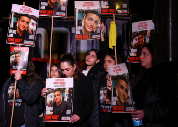 Refém israelense-americano é libertado pelo Hamas em meio a negociações por cessar-fogo