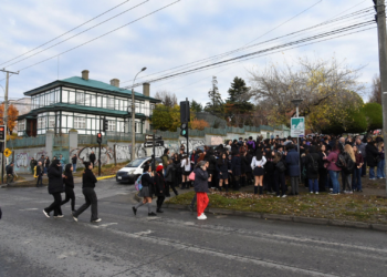 Vídeo mostra moradores deixando casas após alerta sonoro de terremoto no Chile; assista