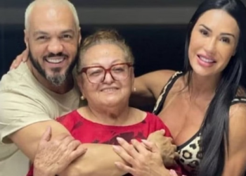 Gracyanne Barbosa diz que ainda mora com a mãe de Belo