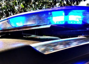 Bandidos invadem oficina e assassinam adolescente