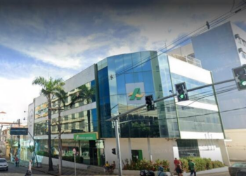 Ladrões invadem banco e levam notebooks, armas e celulares