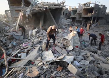 Israel intensifica bombardeios em Gaza e deixa 60 mortos