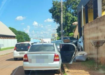 Corpo é encontrado dentro de carro