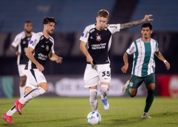 Corinthians vence Racing-URU e garante vice-liderança na Sul-Americana