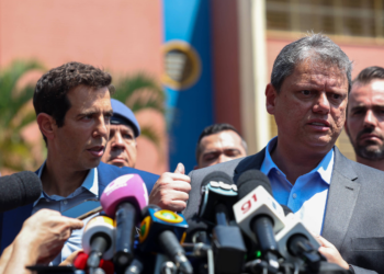 Com maioria de professores temporários, Tarcísio faz novo concurso para profissionais sem vínculo