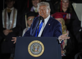 'Supertaxa das blusinhas' de Trump entra em vigor nesta sexta-feira