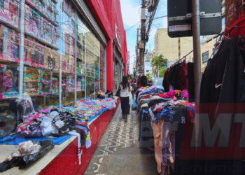 Tem gente que passa aqui e nem vê nossa loja, reclama lojista; veja vídeo