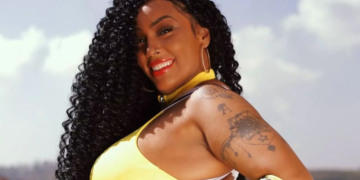 Rosiane Pinheiro se joga na dança e vai até o chão ao som de ‘É o Tchan!’Relembrando’