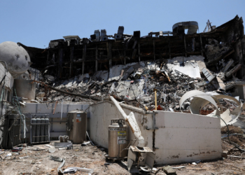 Cientistas israelenses tentam salvar experimentos após míssil iraniano atingir laboratórios