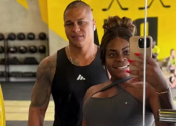Jojo Todynho exibe cinturinha fina em treino com namorado: ‘Look ‘a vácuo’