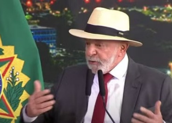 Lula dá R$ 16 milhões para ong de SP ligada ao PT tirar lixo em Roraima