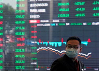 Bolsas da Ásia têm altas e baixas após ataque dos EUA ao Irã, com risco de bloqueio no Estreito de Ormuz