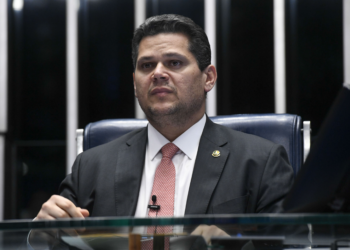 Após Lula não se manifestar, Alcolumbre promulga Dia da Amizade Brasil-Israel