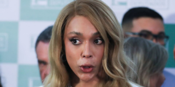 Falar de Erika Hilton é mais perigoso do que fazer trilha em vulcão na Indonésia