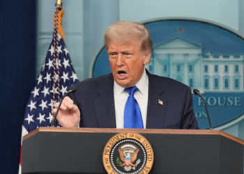 Chanceler do Irã responde Trump e alfineta Israel: 'Teve de correr para o papai para não ser esmagado pelos nossos mísseis'