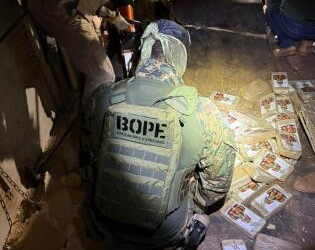 VÍDEO: Operação apreende R$ 8,1 milhões em cocaína escondida em carreta