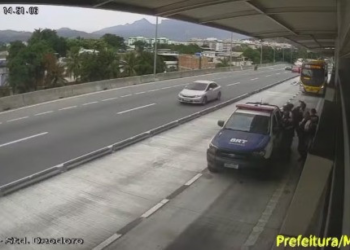 Mulher é presa por chamar funcionário do BRT de 'preto nojento'