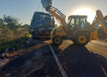 VÍDEO: Traficantes capotam S-10 carregada com 837 kg de maconha em rodovia de MT