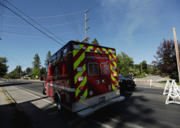 Sniper mata 2 em emboscada contra bombeiros durante combate a incêndio nos EUA