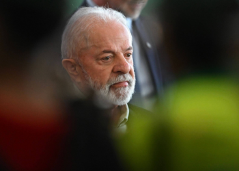 Lula é 'incoerente no exterior' e 'impopular no Brasil', diz revista britânica The Economist