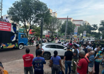 Ambulantes batem o pé, cobram mais tempo e não trocam Centro pela Orla do Porto de Cuiabá