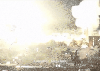 VÍDEO: Ataque russo de drones causa explosões com 'bolas de fogo' e clarões na Ucrânia