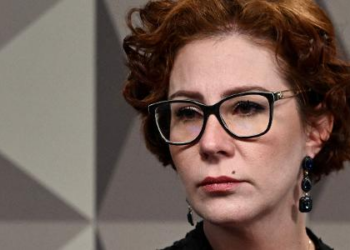 Justiça Eleitoral pode cassar Carla Zambelli antes do STF