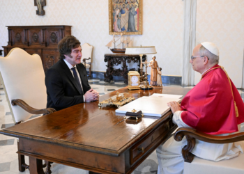 Papa Leão XIV recebe Milei no Vaticano e ressalta luta contra a pobreza