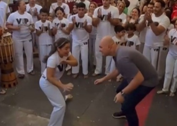 Abilio mostra gingado em roda de capoeira