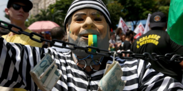 Se gritar “Lula ladrão”/ periga ir pra prisão