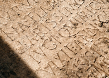 Sem mistério: o que está por trás das línguas mortas?