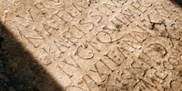 Sem mistério: o que está por trás das línguas mortas?