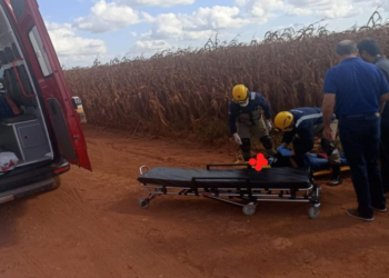 Corpo de Bombeiros socorre mulher vítima de capotamento em zona rural de Lucas do Rio Verde