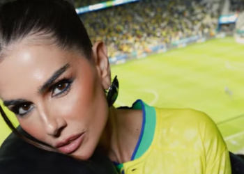 Deborah Secco exibe shape trincado em vídeo no espelho e brinca: ‘Acabada’