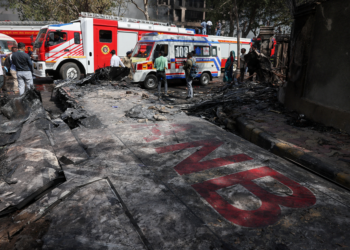 'Falha de motor' foram as últimas palavras de piloto da Air India para torre de controle antes da queda, diz jornal inglês