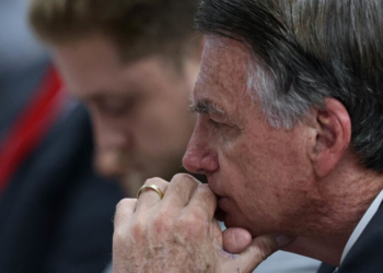 “Posso fazer uma brincadeira?”: Bolsonaro não aprende mesmo