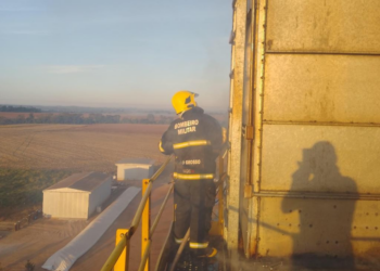 Corpo de Bombeiros combate incêndio em secador de grãos em Novo Mundo
