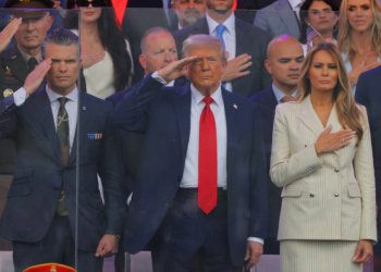 Trump participa de desfile militar no dia de seu 79º aniversário e em meio a protestos em todo o país