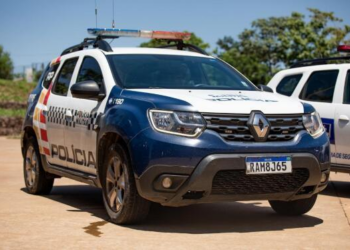 Bandido parte para cima da polícia com foice e é morto a tiros