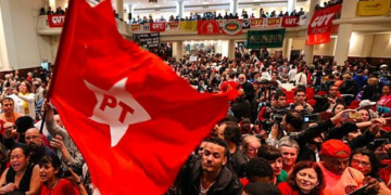 Aborto, censura, cultura woke, modelo chinês: as teses mais radicais dos grupos que disputam o poder no PT