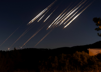 Imagens de satélite mostram ANTES E DEPOIS de ataque aéreo de Israel à maior usina nuclear do Irã; VEJA