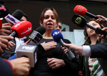 Pré-candidato à presidência da Colômbia baleado passa por cirurgia e tem condição 'extremamente crítica'