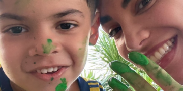 Gabriela Versiani registra momento fofo com Léo, filho de Murilo Huff: ‘Bagunça’